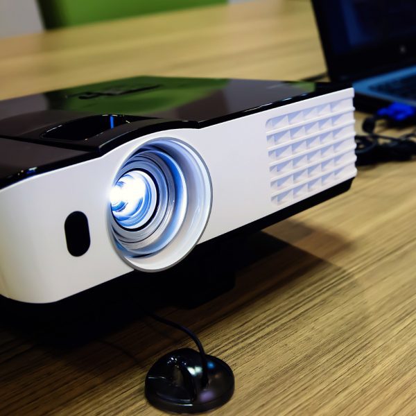 מקרן מקצועי